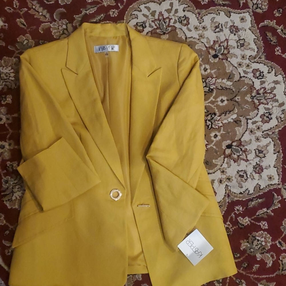 Suit - Picture 2 of 4